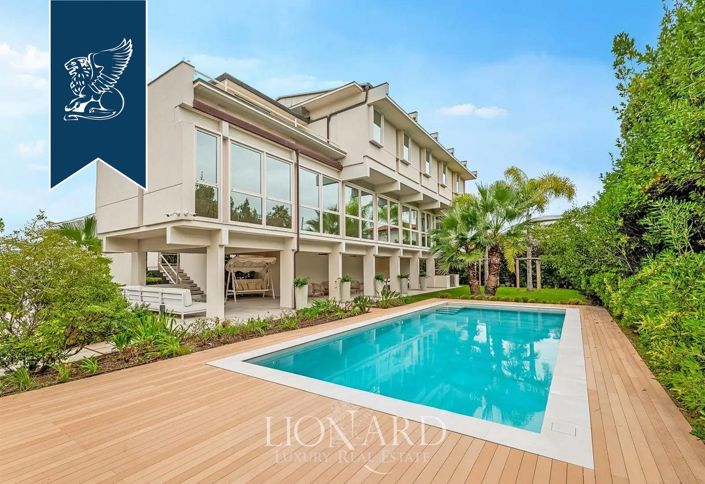 Image No.1-8 Bed Villa for sale