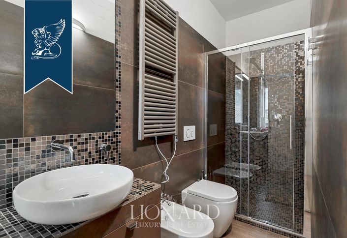 Image No.17-8 Bed Villa for sale