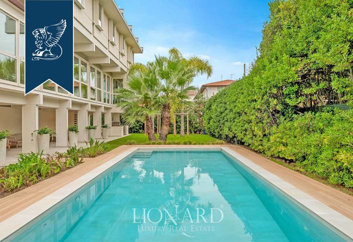 Image No.2-8 Bed Villa for sale