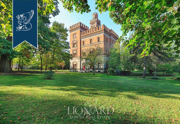 Image No.13-52 Bed Villa for sale