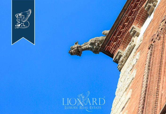 Image No.19-52 Bed Villa for sale