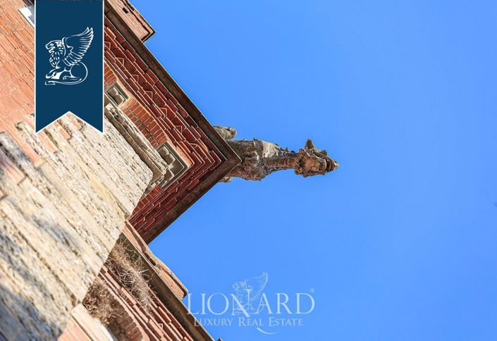 Image No.20-52 Bed Villa for sale