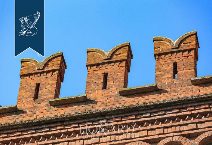 Image No.23-52 Bed Villa for sale