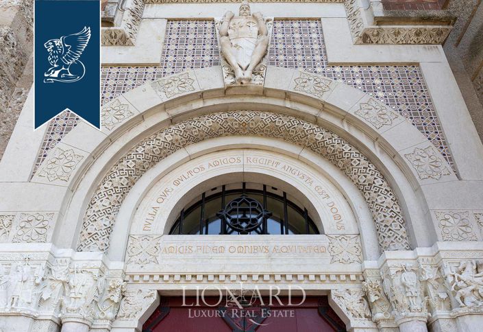 Image No.25-52 Bed Villa for sale