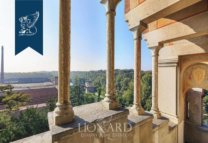 Image No.55-52 Bed Villa for sale