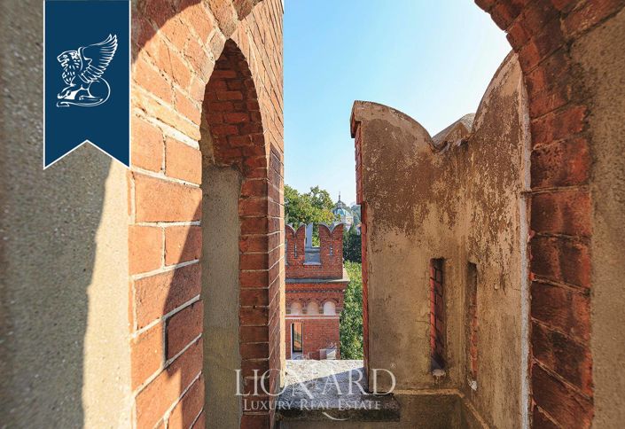 Image No.56-52 Bed Villa for sale