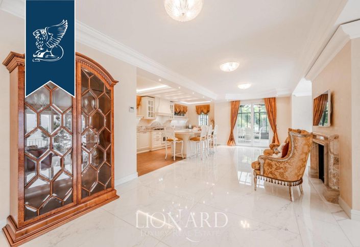 Image No.10-7 Bed Villa for sale