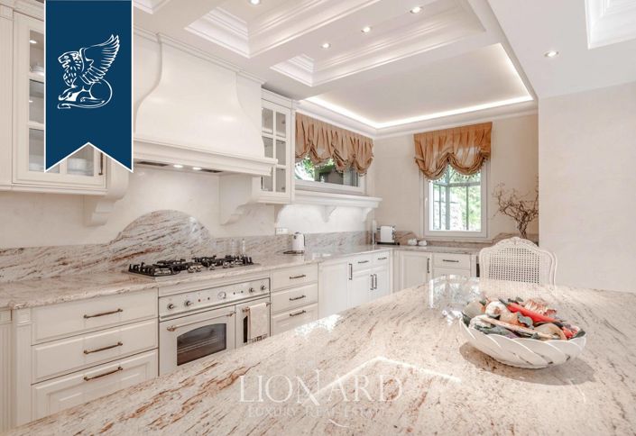 Image No.12-7 Bed Villa for sale