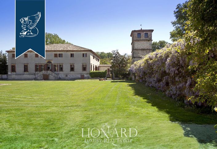 Image No.9-32 Bed Villa for sale