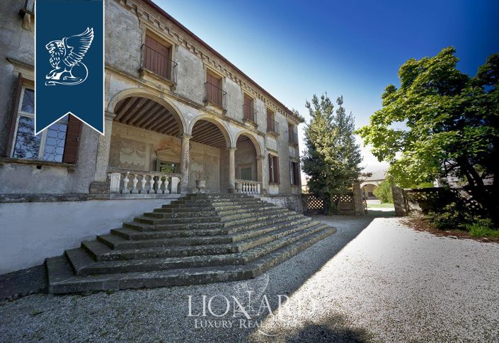 Image No.15-32 Bed Villa for sale