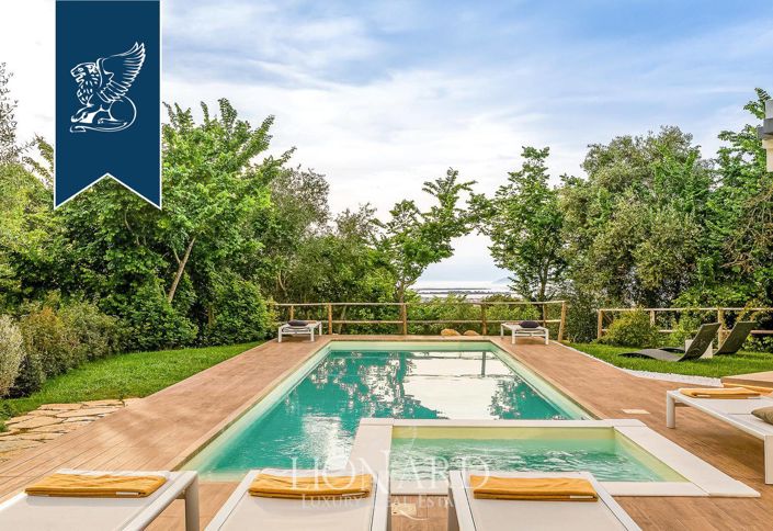 Image No.10-5 Bed Villa for sale