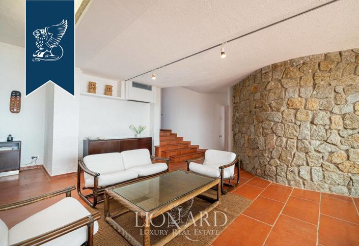 Image No.19-10 Bed Villa for sale