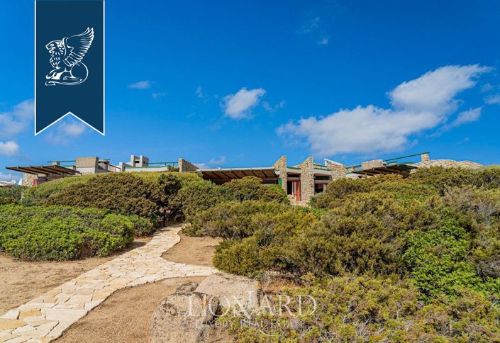 Image No.8-10 Bed Villa for sale