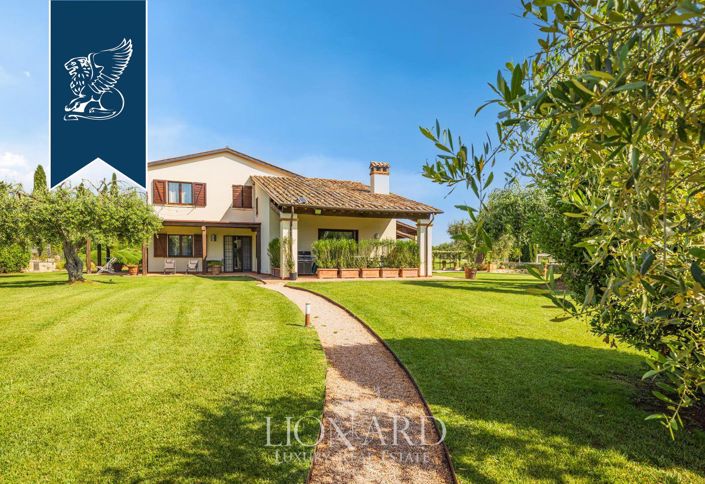 Image No.12-15 Bed Farmhouse for sale