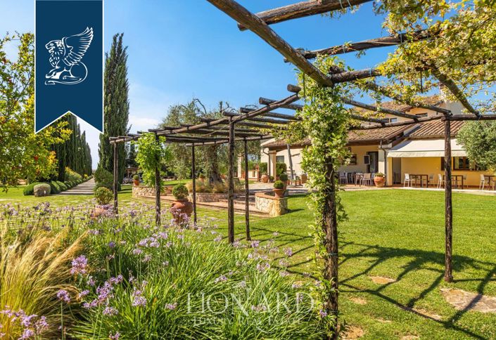 Image No.19-15 Bed Farmhouse for sale