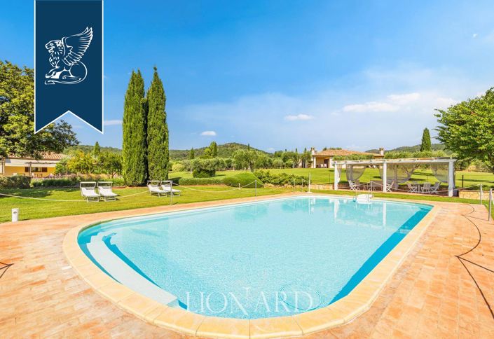 Image No.4-15 Bed Farmhouse for sale