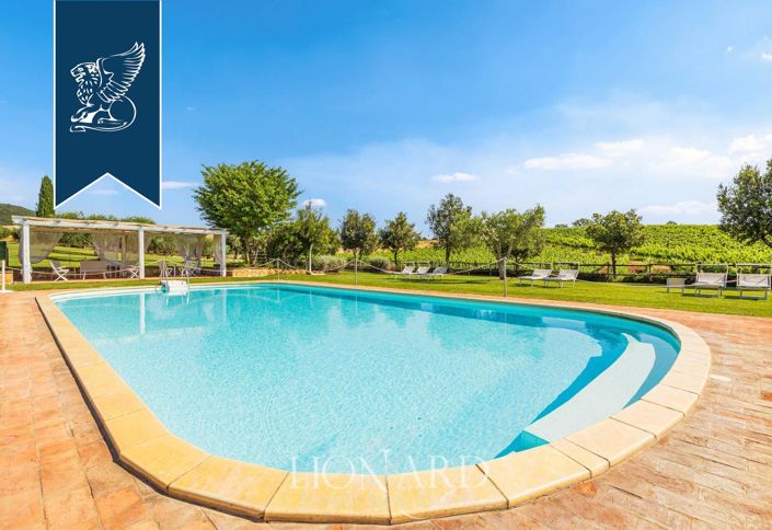 Image No.5-15 Bed Farmhouse for sale