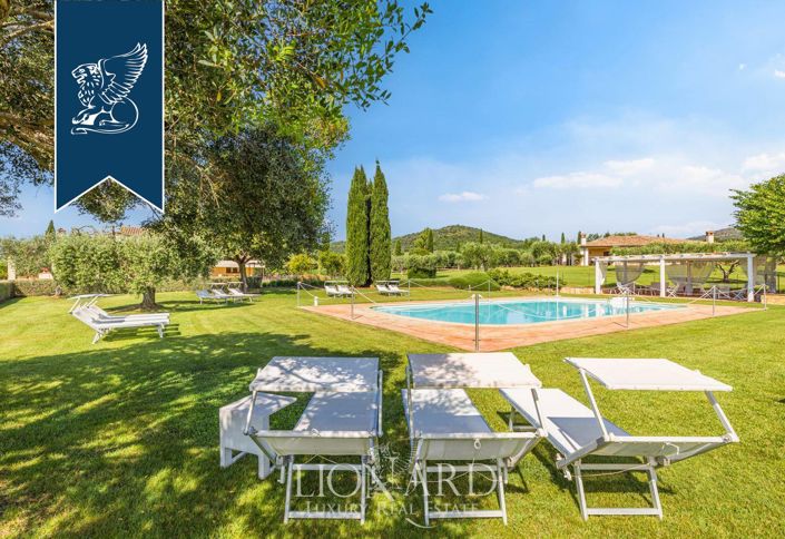 Image No.9-15 Bed Farmhouse for sale