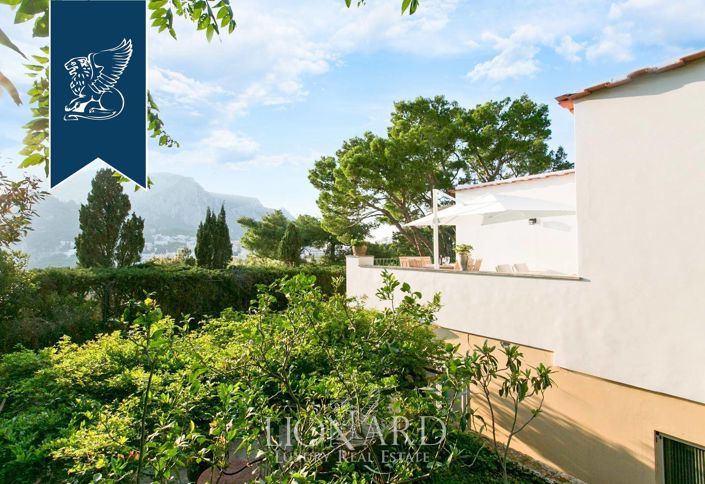 Image No.1-6 Bed Villa for sale