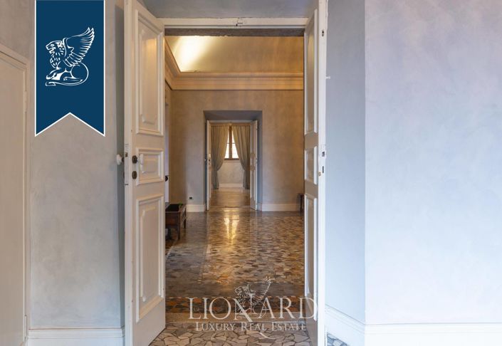 Image No.10-30 Bed Property for sale