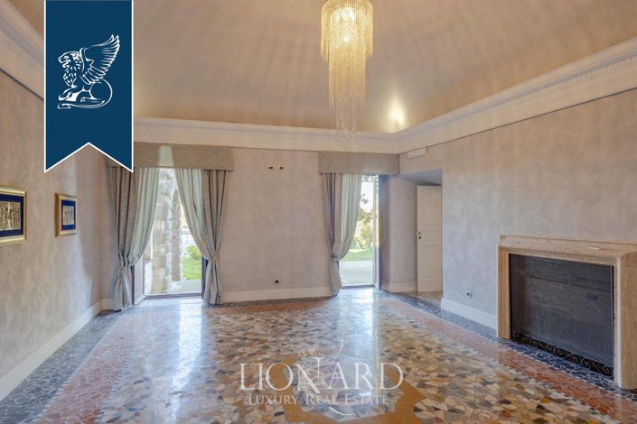 Image No.13-30 Bed Property for sale