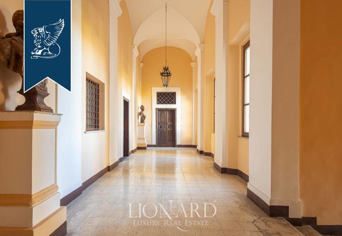 Image No.17-30 Bed Property for sale