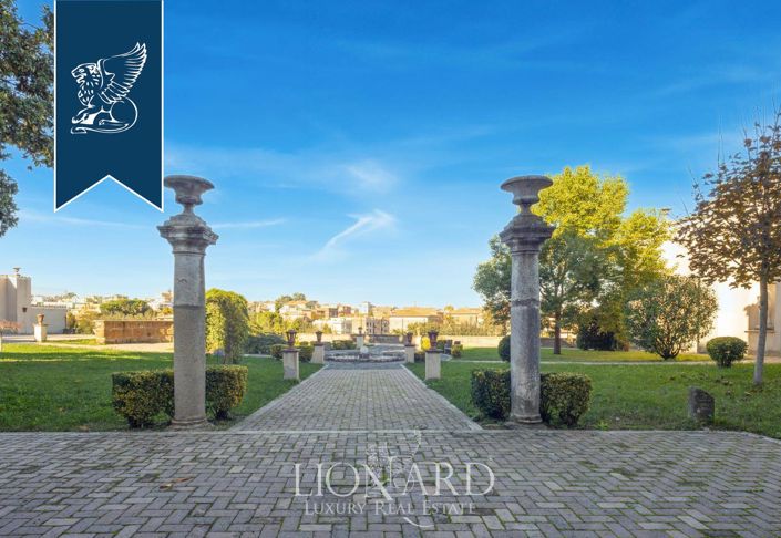 Image No.2-30 Bed Property for sale