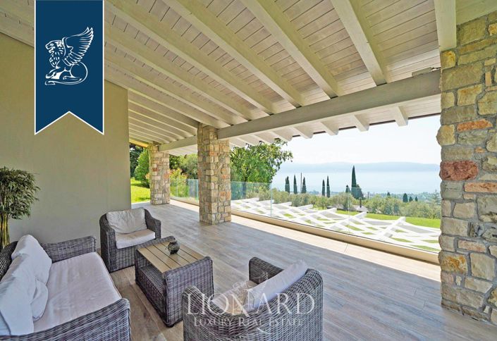 Image No.16-11 Bed Villa for sale