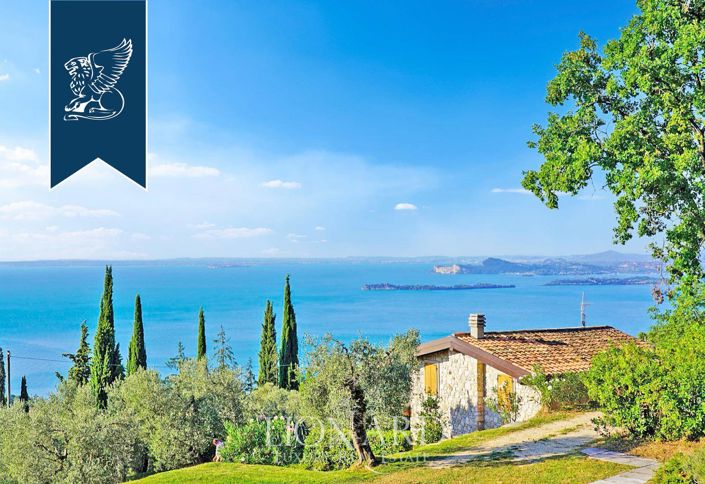 Image No.2-11 Bed Villa for sale