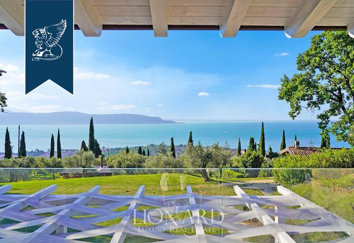 Image No.20-11 Bed Villa for sale