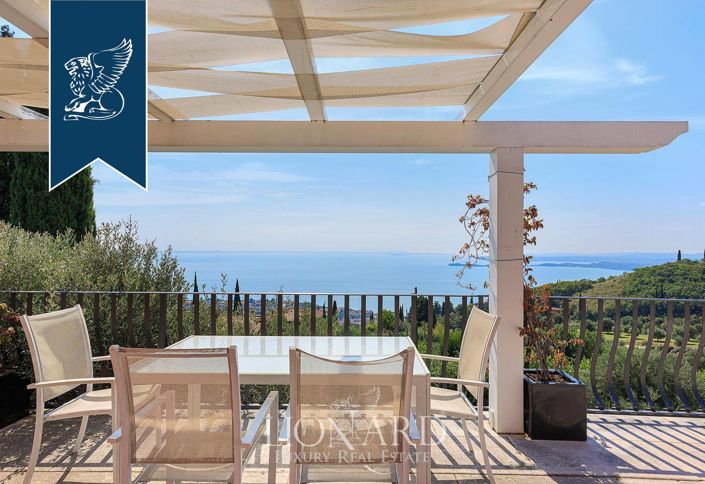 Image No.8-11 Bed Villa for sale