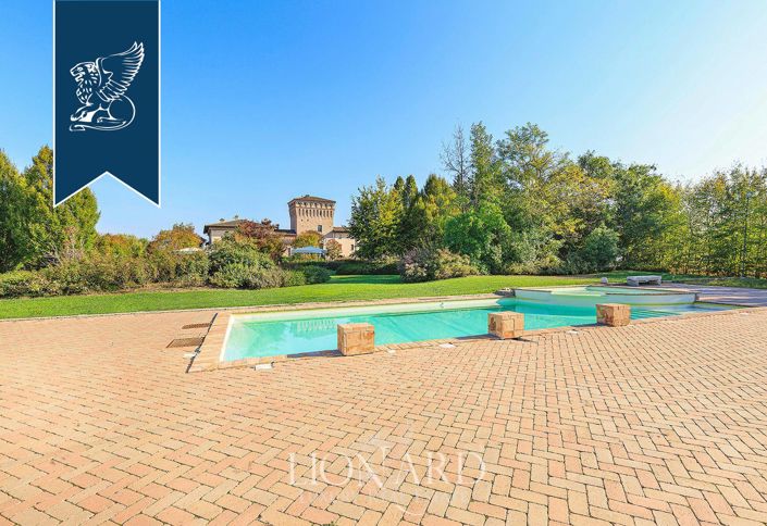 Image No.10-25 Bed Property for sale