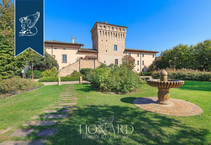 Image No.16-25 Bed Property for sale