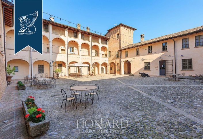 Image No.18-25 Bed Property for sale