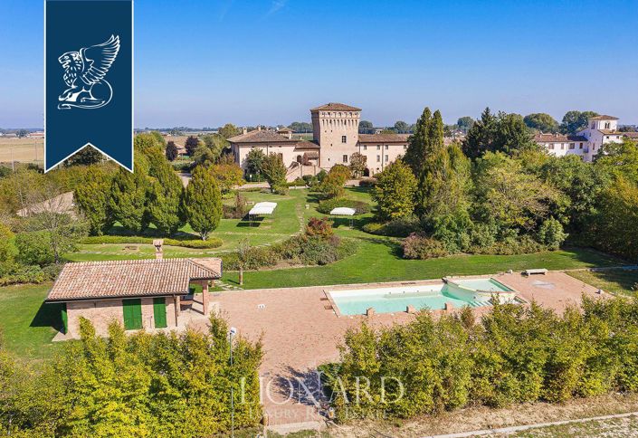 Image No.2-25 Bed Property for sale