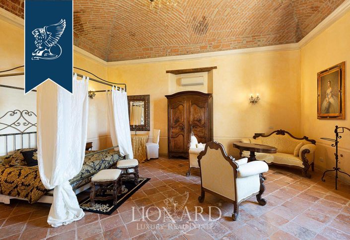 Image No.22-25 Bed Property for sale