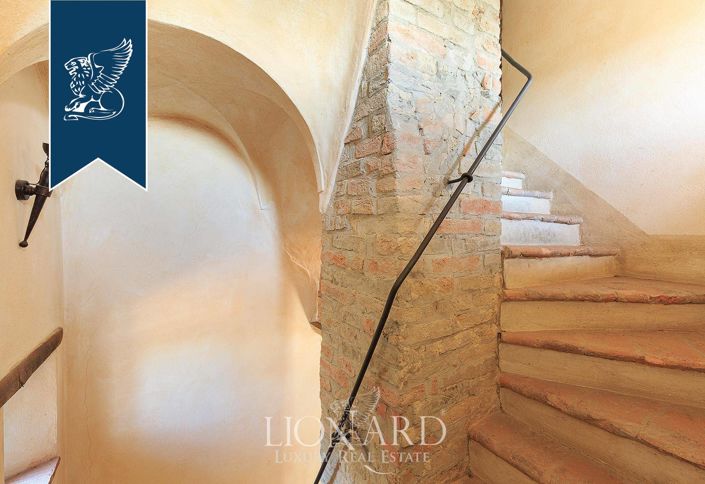 Image No.29-25 Bed Property for sale