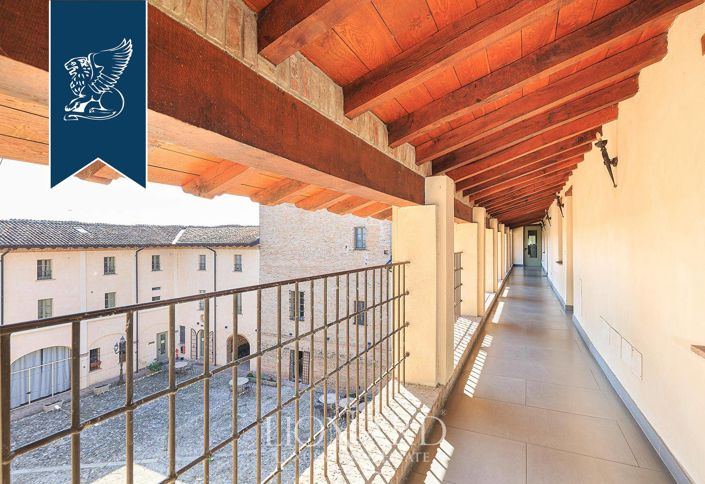 Image No.33-25 Bed Property for sale