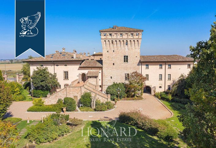 Image No.49-25 Bed Property for sale