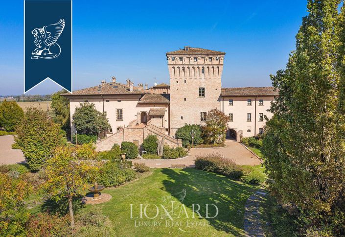 Image No.50-25 Bed Property for sale