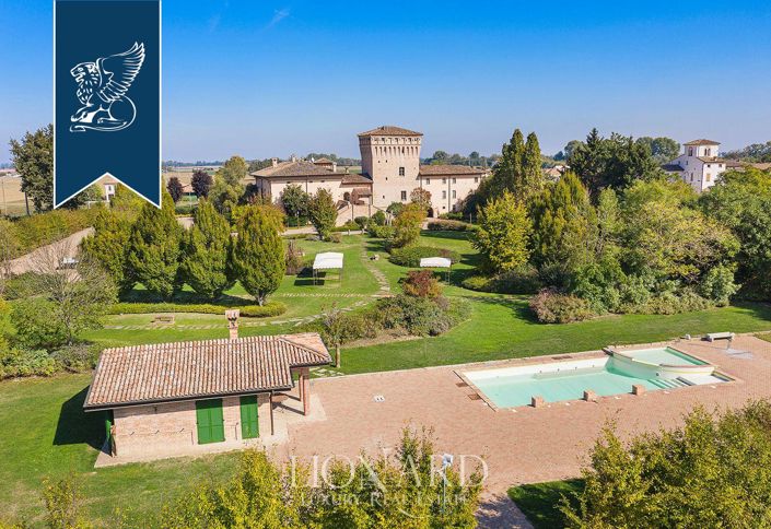 Image No.51-25 Bed Property for sale