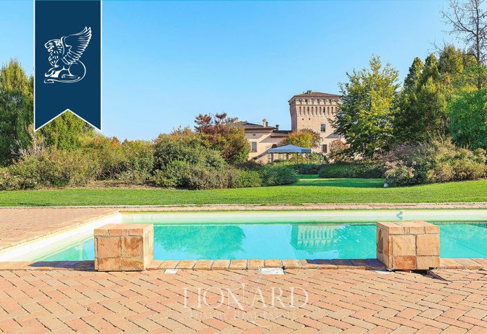 Image No.9-25 Bed Property for sale