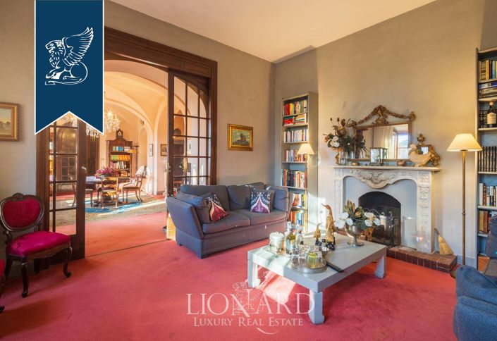 Image No.10-16 Bed Villa for sale