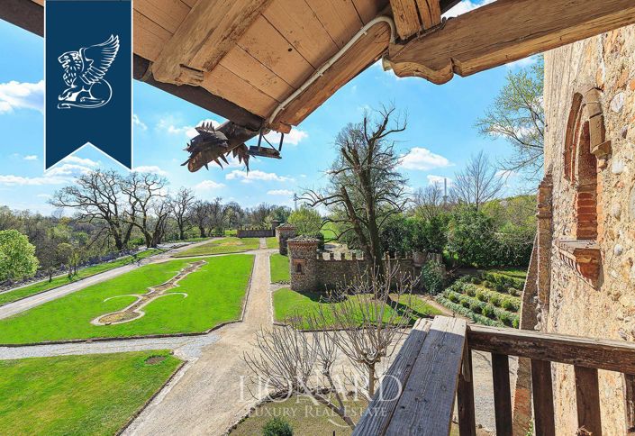 Image No.12-6 Bed Property for sale