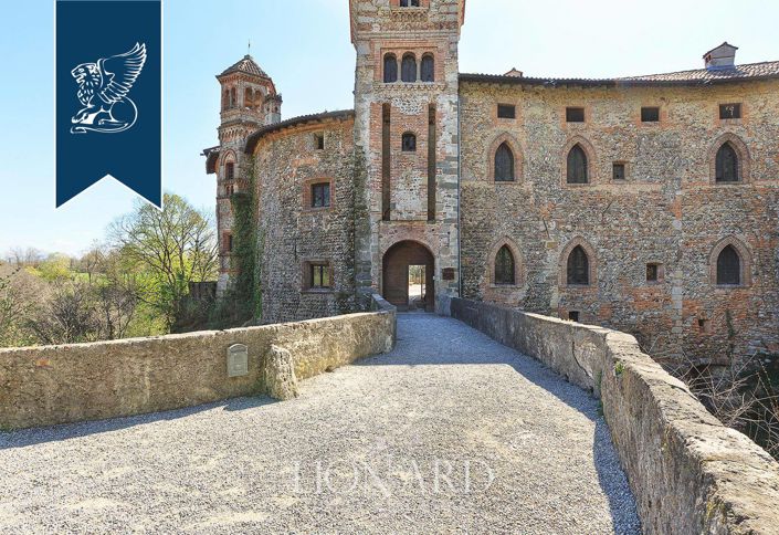 Image No.16-6 Bed Property for sale