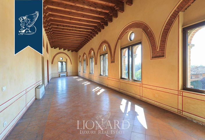 Image No.22-6 Bed Property for sale