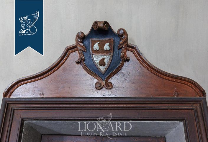 Image No.32-6 Bed Property for sale