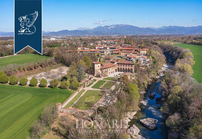 Image No.50-6 Bed Property for sale