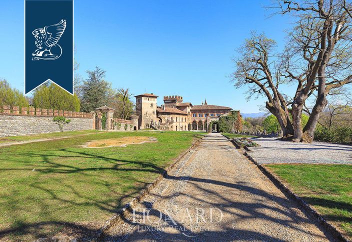 Image No.9-6 Bed Property for sale