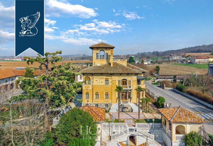 Image No.1-9 Bed Villa for sale